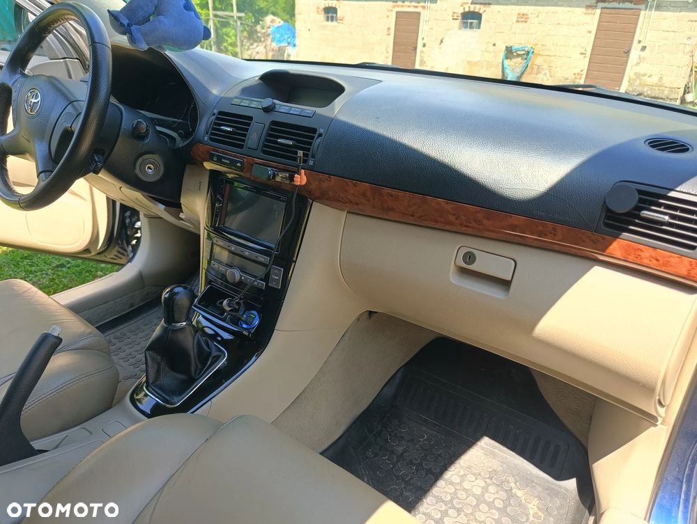 Toyota Avensis 2.0 D-4D Prestige - 24
