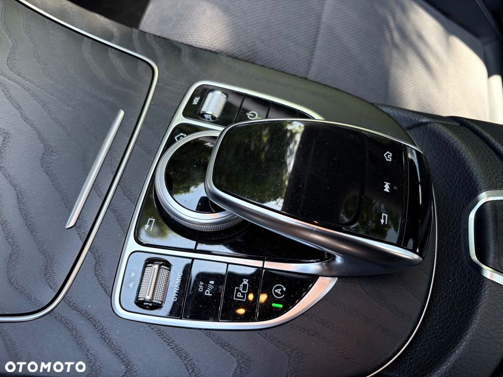 Mercedes-Benz Klasa E 400 d 4-Matic 9G-TRONIC - 26