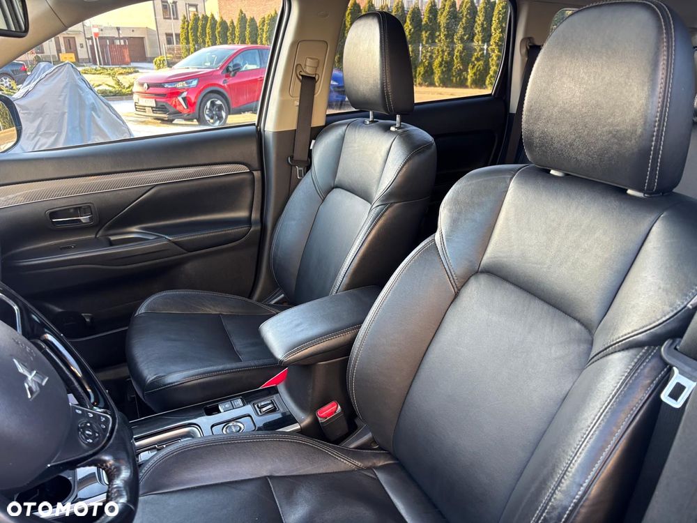 Mitsubishi Outlander 2.0 Intense + Navi 4WD CVT - 24