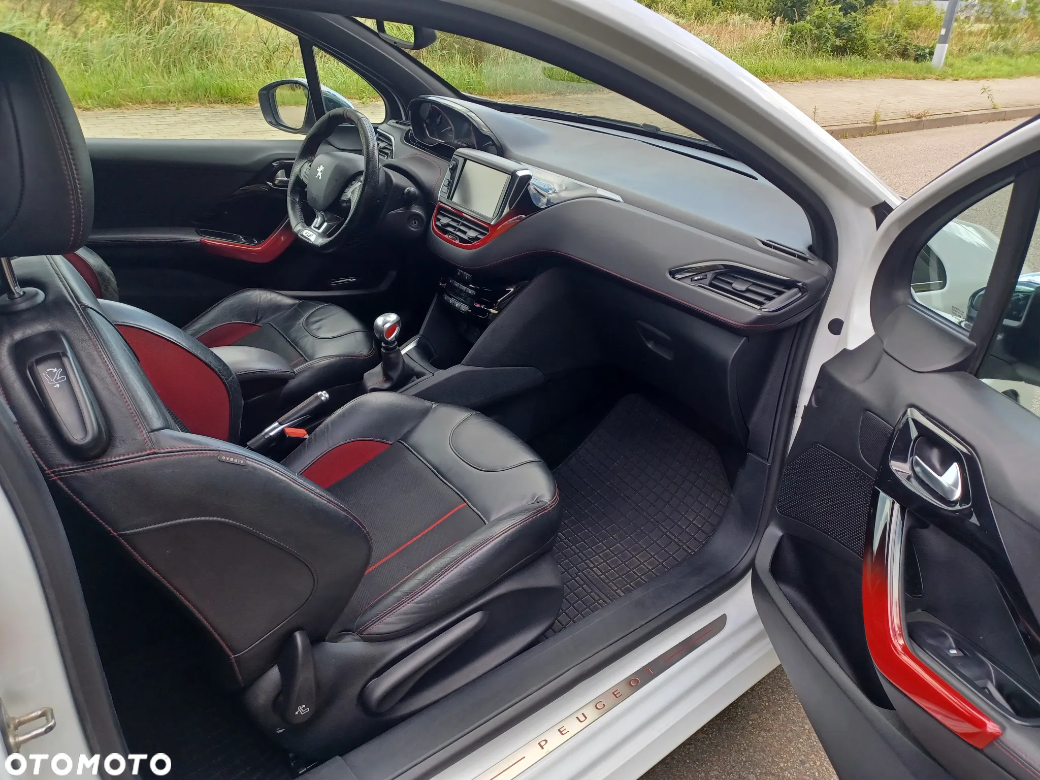 Peugeot 208 1.6 THP GTi - 10