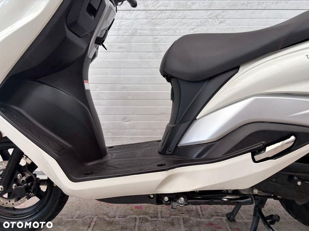 Suzuki Burgman - 23