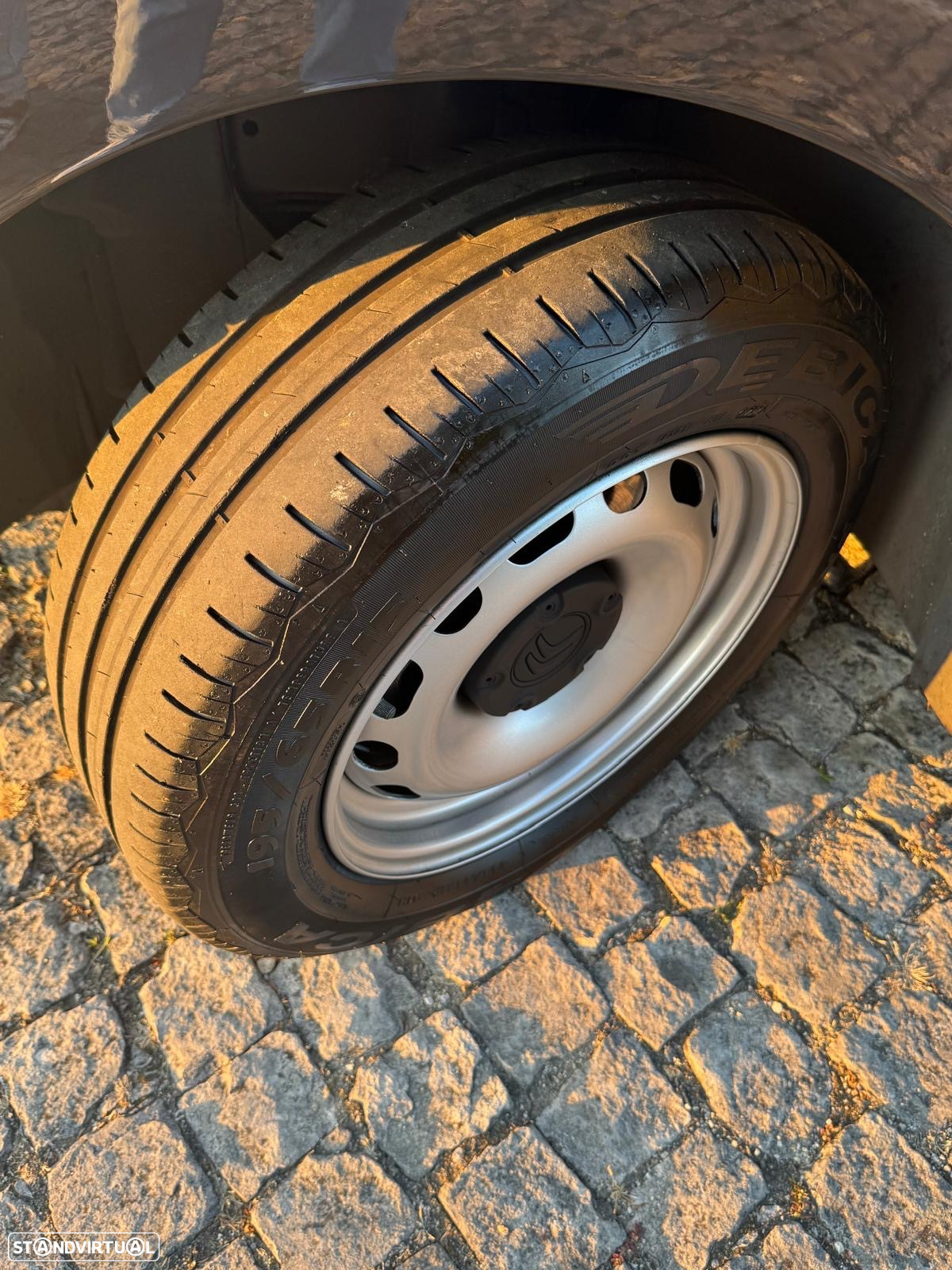Citroën Berlingo 1.6 BlueHDI L1 3L 100cv IVA DEDUTÍVEL - 23