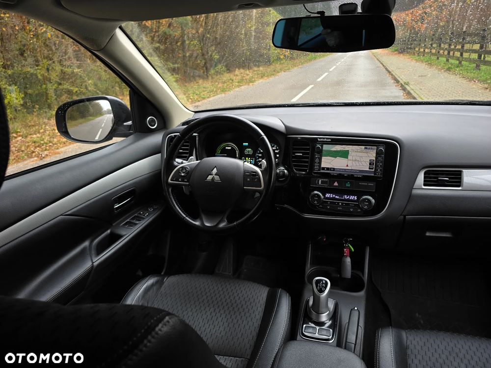 Mitsubishi Outlander - 32