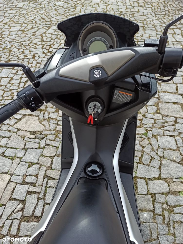 Yamaha NMAX - 11