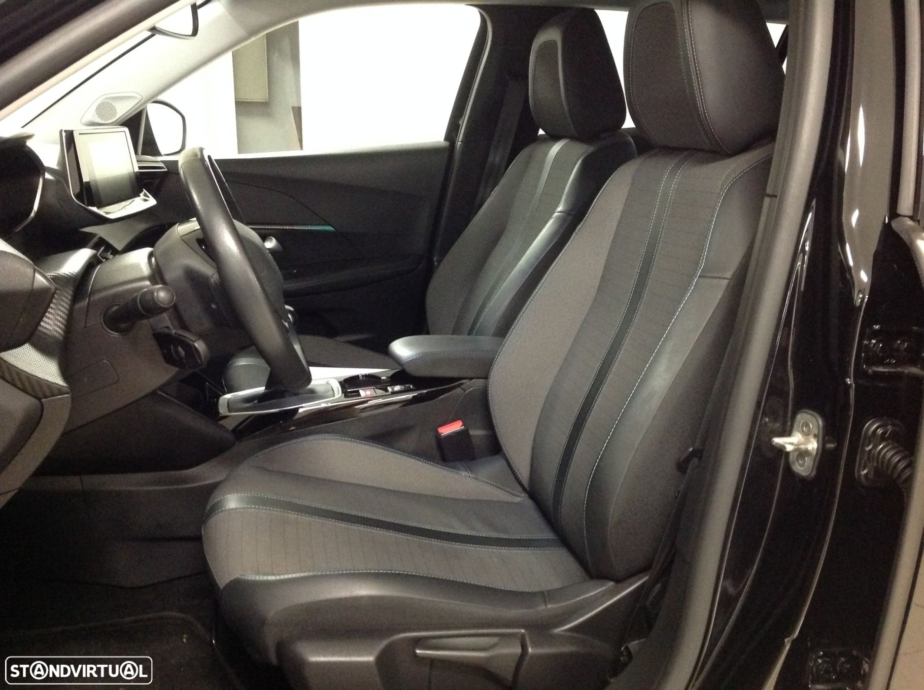Peugeot 2008 1.2 PureTech Allure - 12