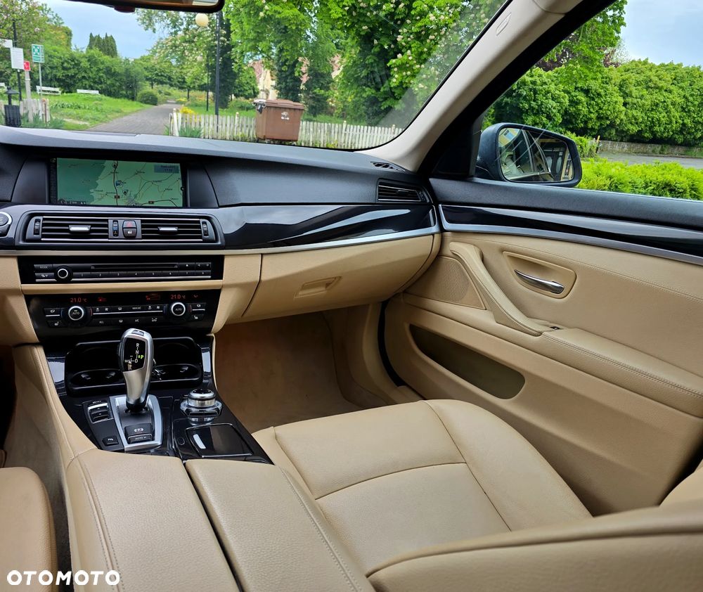BMW Seria 5 520i Luxury Line - 25