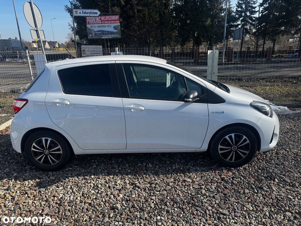Toyota Yaris Hybrid 100 Life - 1