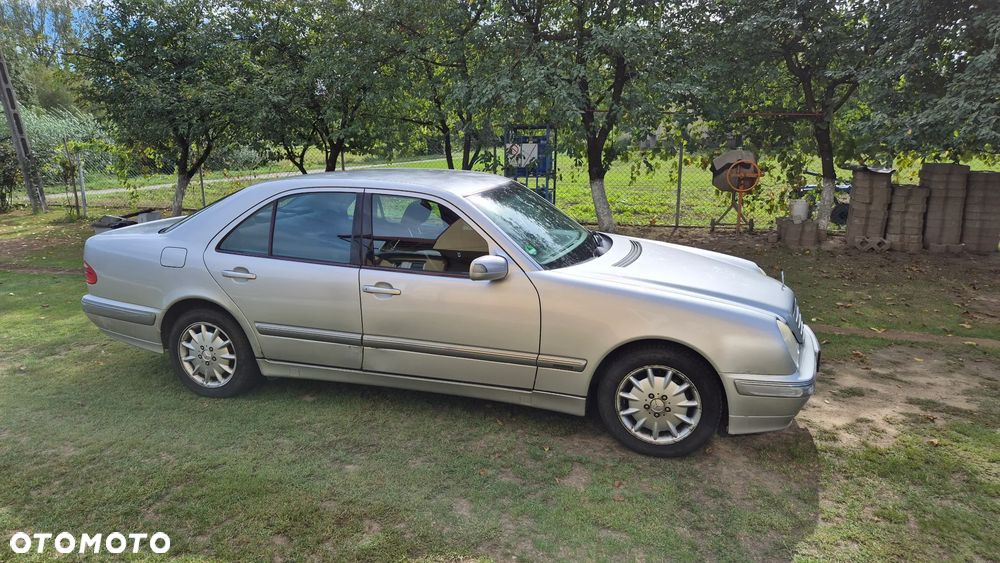 Mercedes-Benz E-Class 2000 photo 4