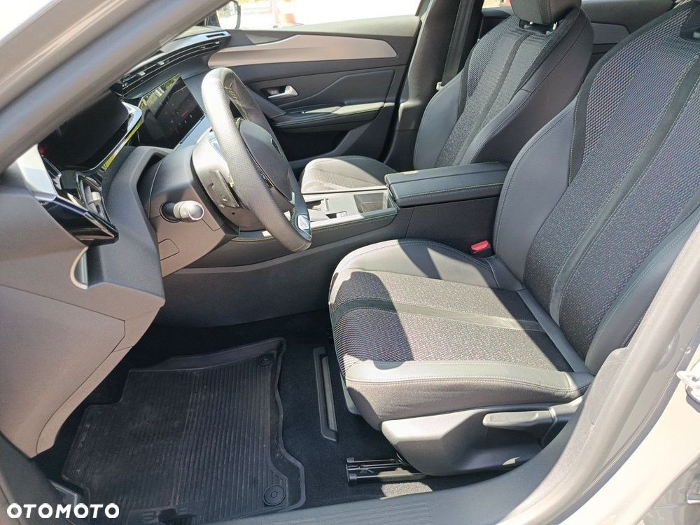Peugeot 308 - 8