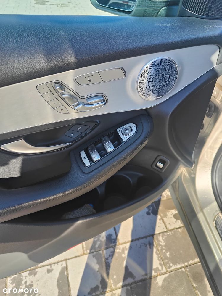 Mercedes-Benz GLC 300 4Matic 9G-TRONIC AMG Line - 11