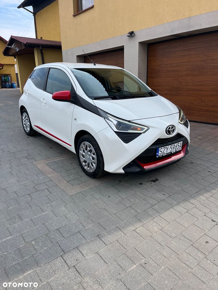 Toyota Aygo x-play connect - 1