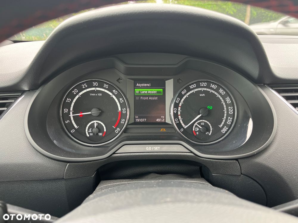 Skoda Octavia 2.0 TDI DSG RS - 21