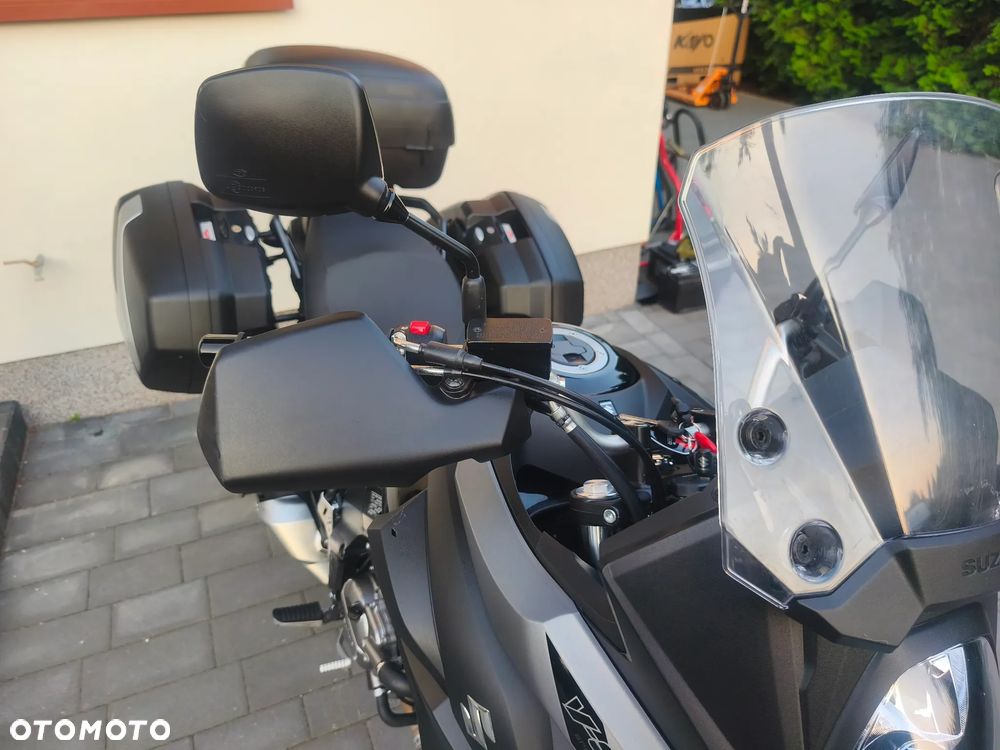 Suzuki V-STROM - 10