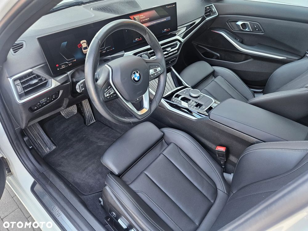 BMW Seria 3 330i - 22