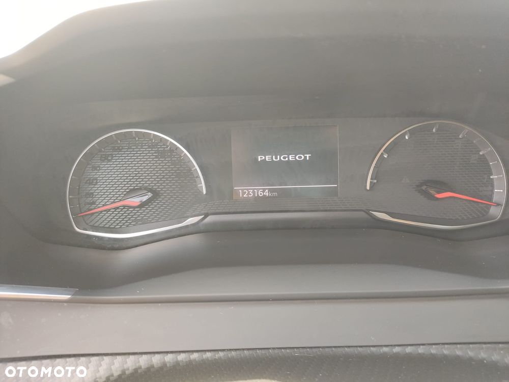 Peugeot 208 BlueHDi 100 Allure - 25