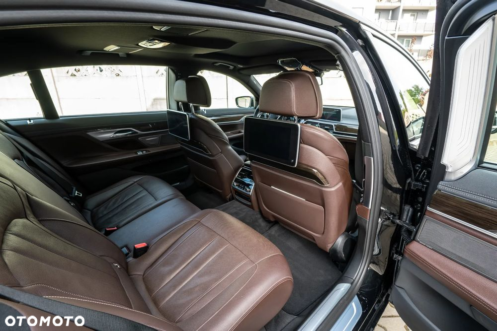 BMW Seria 7 750Li xDrive - 11