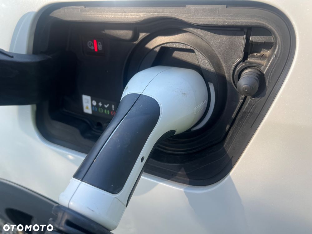 Peugeot 3008 Plug-In Hybrid 225 e-EAT8 GT - 34