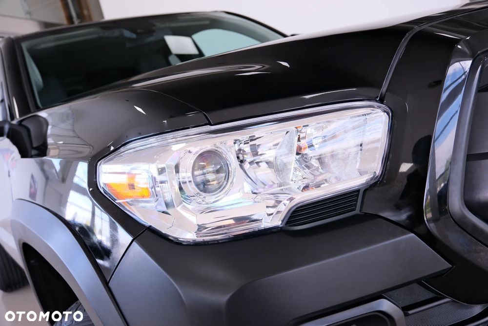 Toyota Tacoma - 4