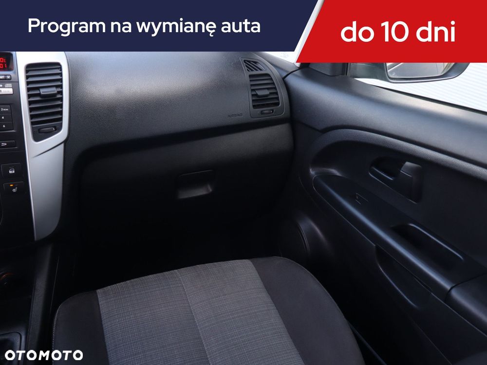 Kia Venga - 10