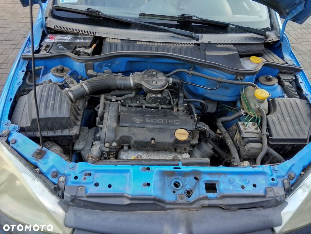 Opel Corsa C (02r.) 1.2 B 74KM. Silnik Z12XE Skrzynia F13BY lakier 20U.Cały na części. GWARANCJA !!! Przód Tył Zestaw Komplet Drzwi Klapa Zderzak Błotnik Maska Grill Atrapa Szyba Pas Lampa Lusterko Boczki Fotel Kanapa Kokpit Deska Rozdzielcza Przełącznik Włącznik Sterownik Przewody Wiązka Instalacja Moduł Komputer Czujnik Listwa Pompa Alternator Wtryski Głowica Rozrusznik Kompresor Sprzęgło Dwumas Silnik Skrzynia ABS Klimatyzacji Paliwa Wspomagania Kolektor Turbina Przepustnica Zawór Chłodnica Koło Hak Belka Sanki Zawieszenie Mcpherson Półoś Amortyzator Wydech Tłumik Zacisk Most - 6