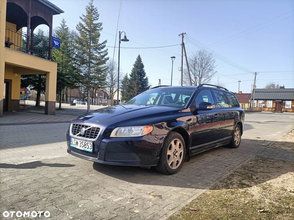 Volvo V70 2.5T Momentum - 1