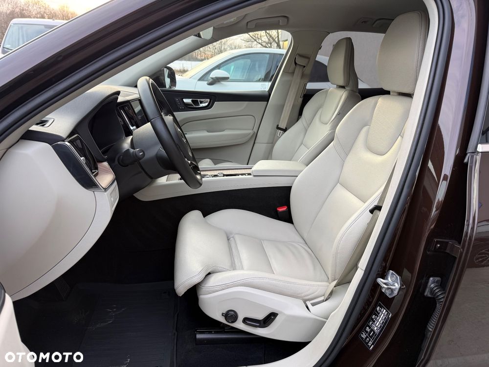 Volvo XC 60 D4 Momentum - 17