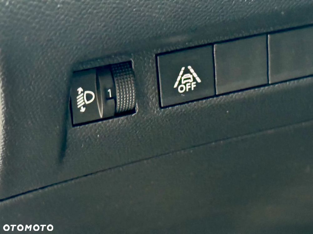 Peugeot 208 BlueHDi 100 Allure - 22