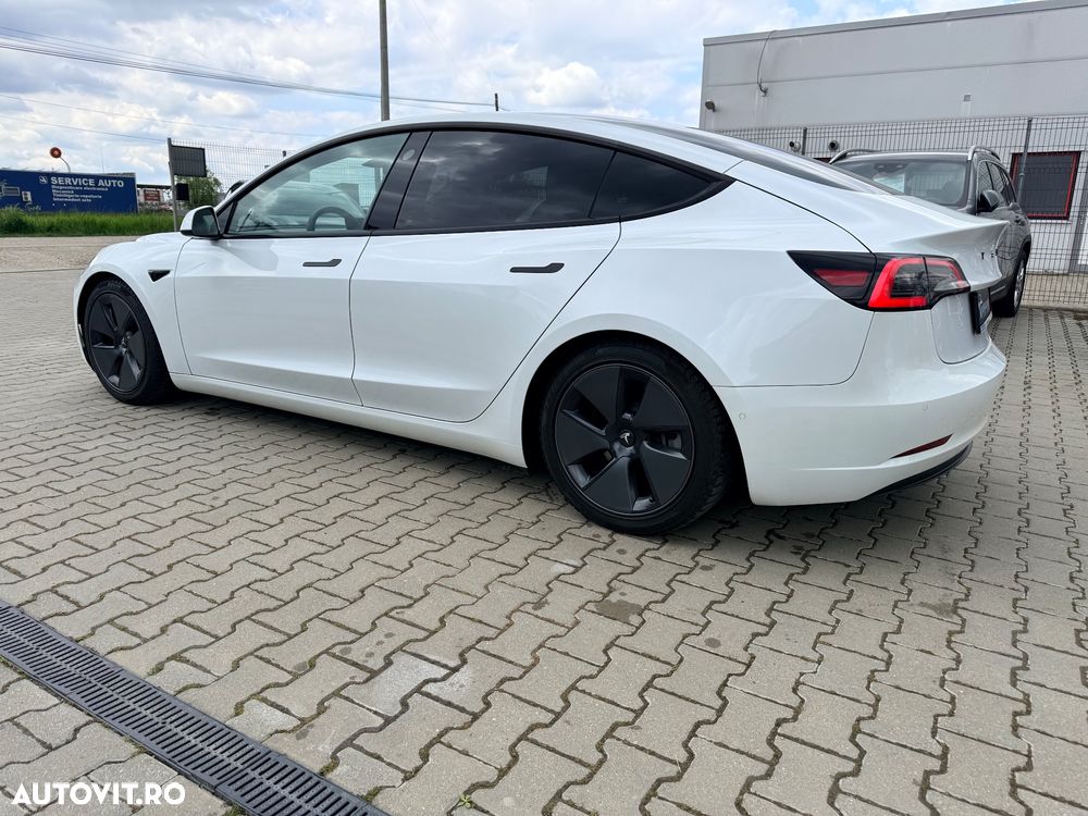 Tesla Model 3 - 6
