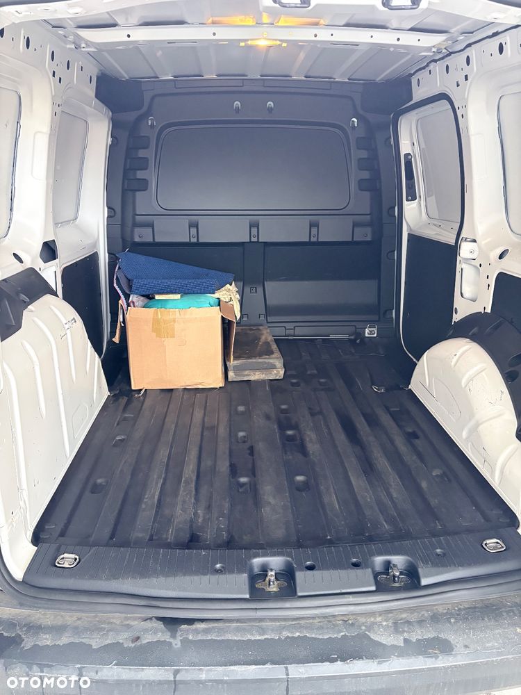 Volkswagen Caddy - 13