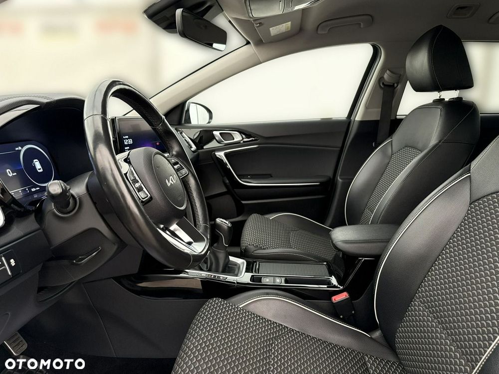 Kia Ceed - 13