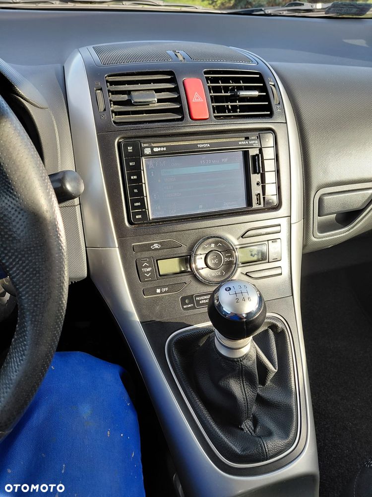 Toyota Auris 1.33 VVT-i Terra - 9