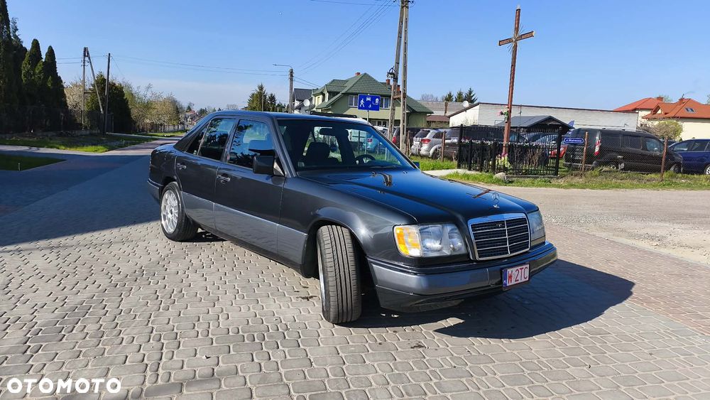 Mercedes-Benz W124 (1984-1993) ver-320-avantgarde - 3
