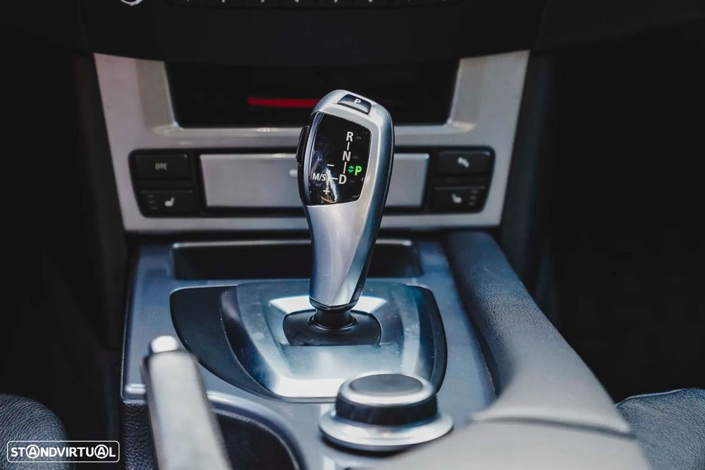 BMW 520 dA Touring Executive - 13