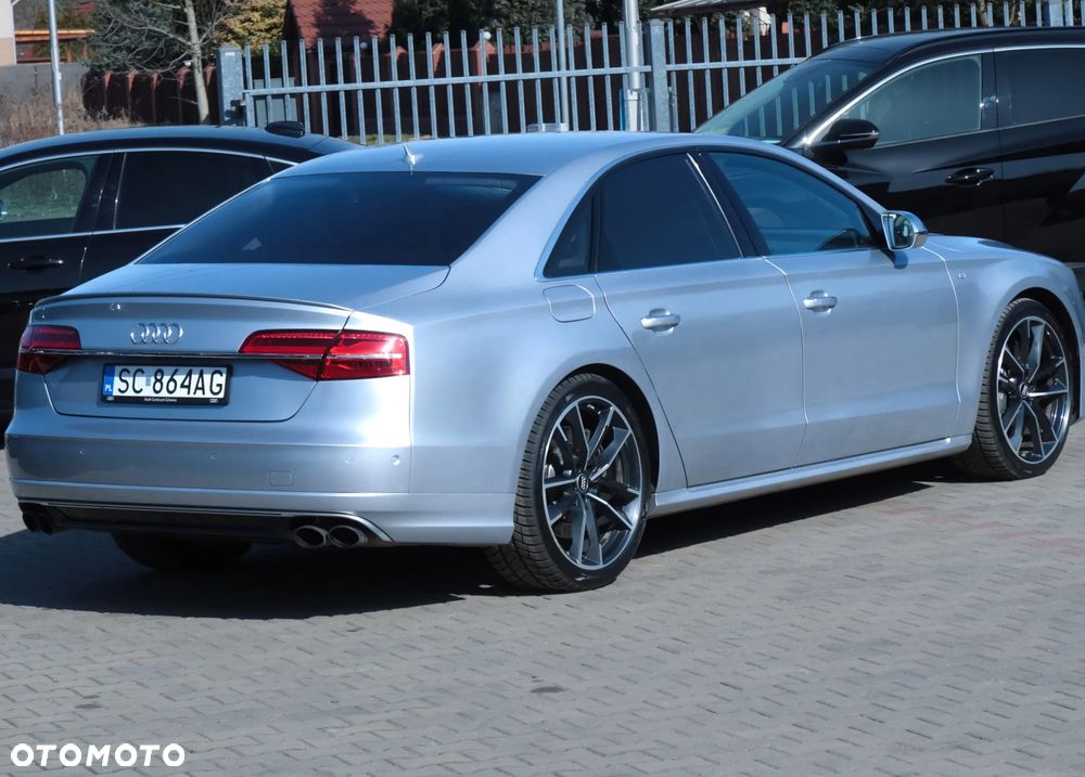Audi S8 Plus - 36