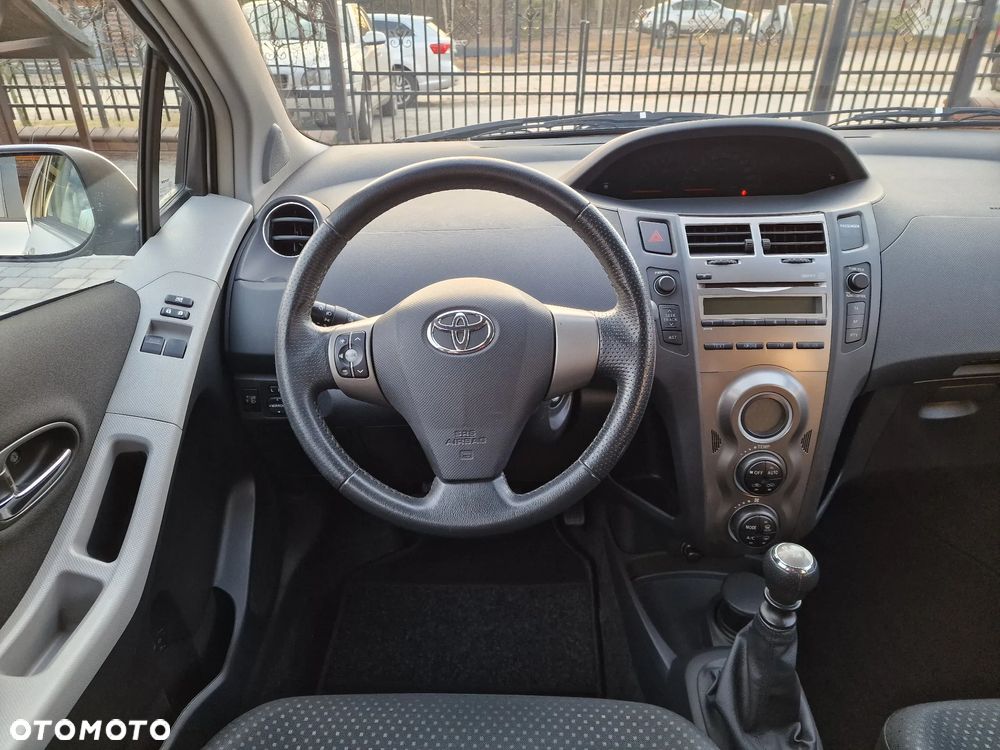 Toyota Yaris 1.33 Luna - 19