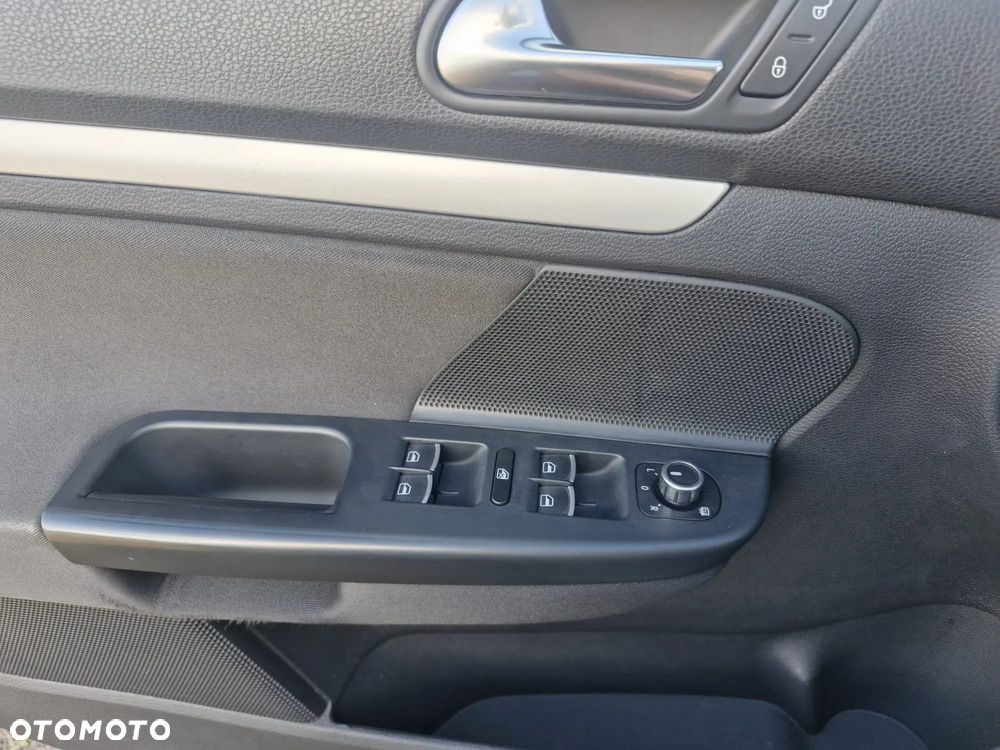 Volkswagen Golf 2.0 TDI DPF Highline - 10