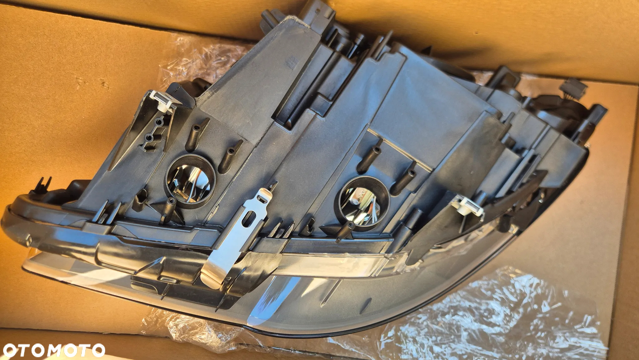 Reflektor prawy, lampa prawa BMW 5 F10 / F11 Nowy, oryginał BMW - 5