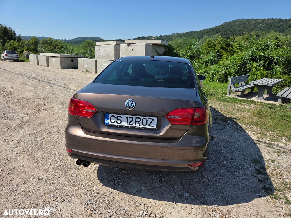 Volkswagen Jetta - 2