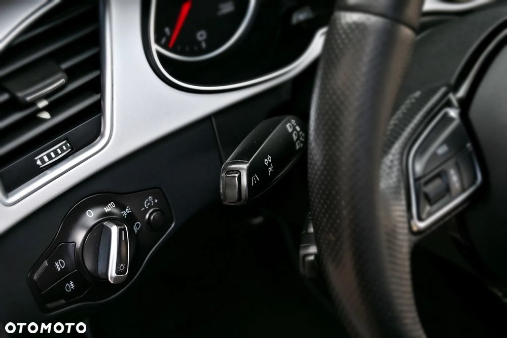 Audi A4 Avant 2.0 TDI Quattro Line S tronic - 30