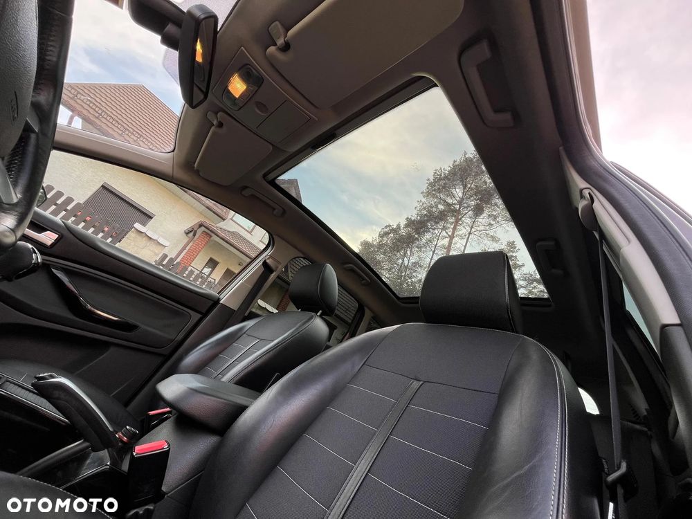 Ford Kuga 2.0 TDCi 4x4 Titanium - 23