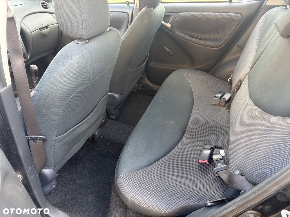 Toyota Yaris 1.4 D-4D Base - 8