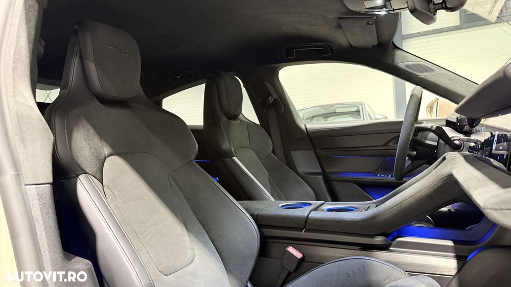 Porsche Taycan GTS Sport - 34