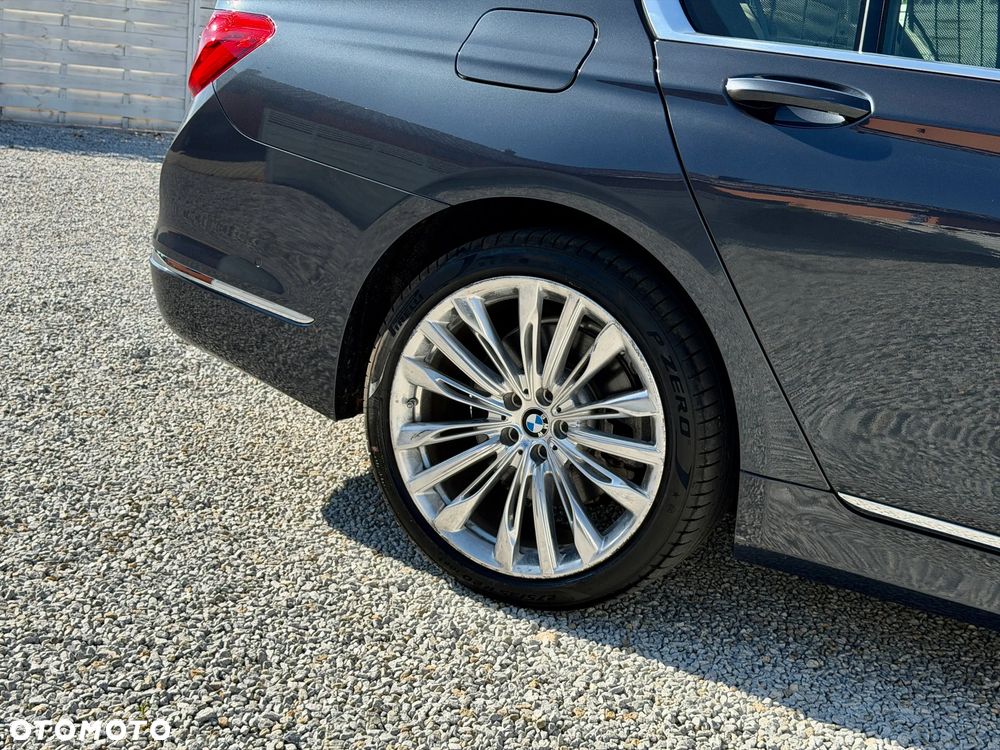 BMW Seria 7 750i xDrive Edition Exclusive - 32