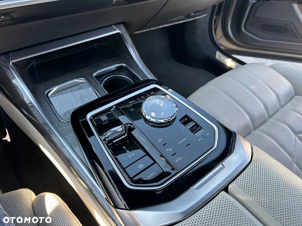 BMW Seria 7 - 13