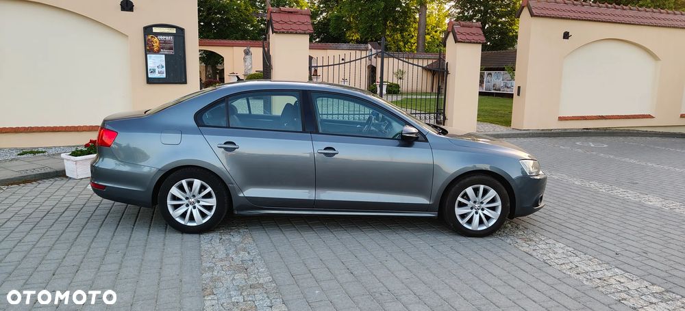 Volkswagen Jetta 1.6 TDI Blue Motion Technology Trendline - 3