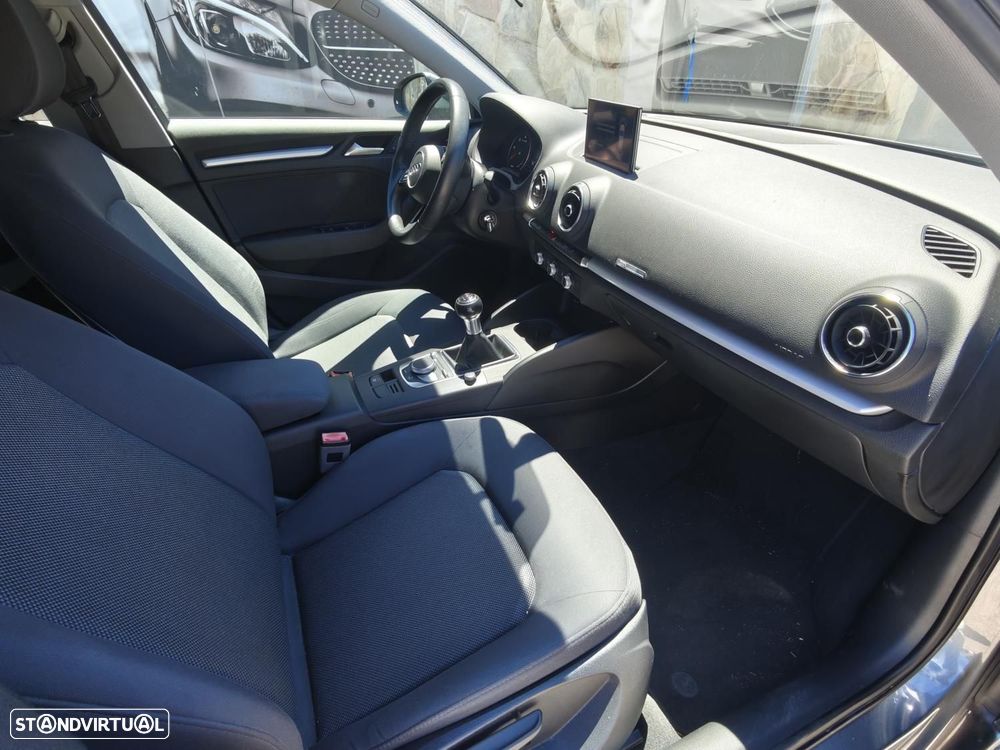 Audi A3 Sportback 1.6 TDI Design - 38