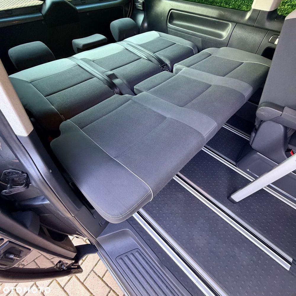 Volkswagen Multivan - 11