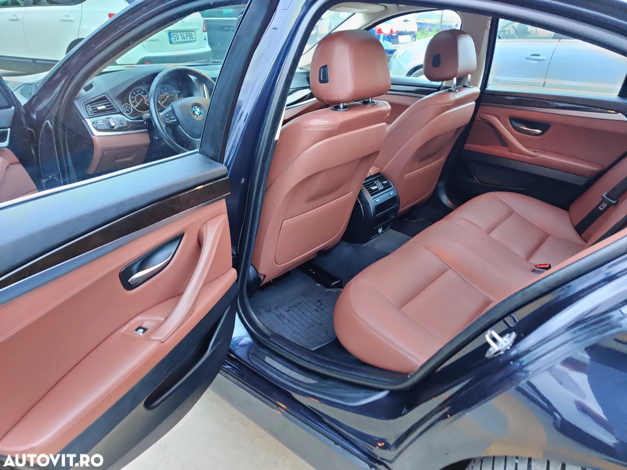 BMW Seria 5 528i xDrive AT - 13
