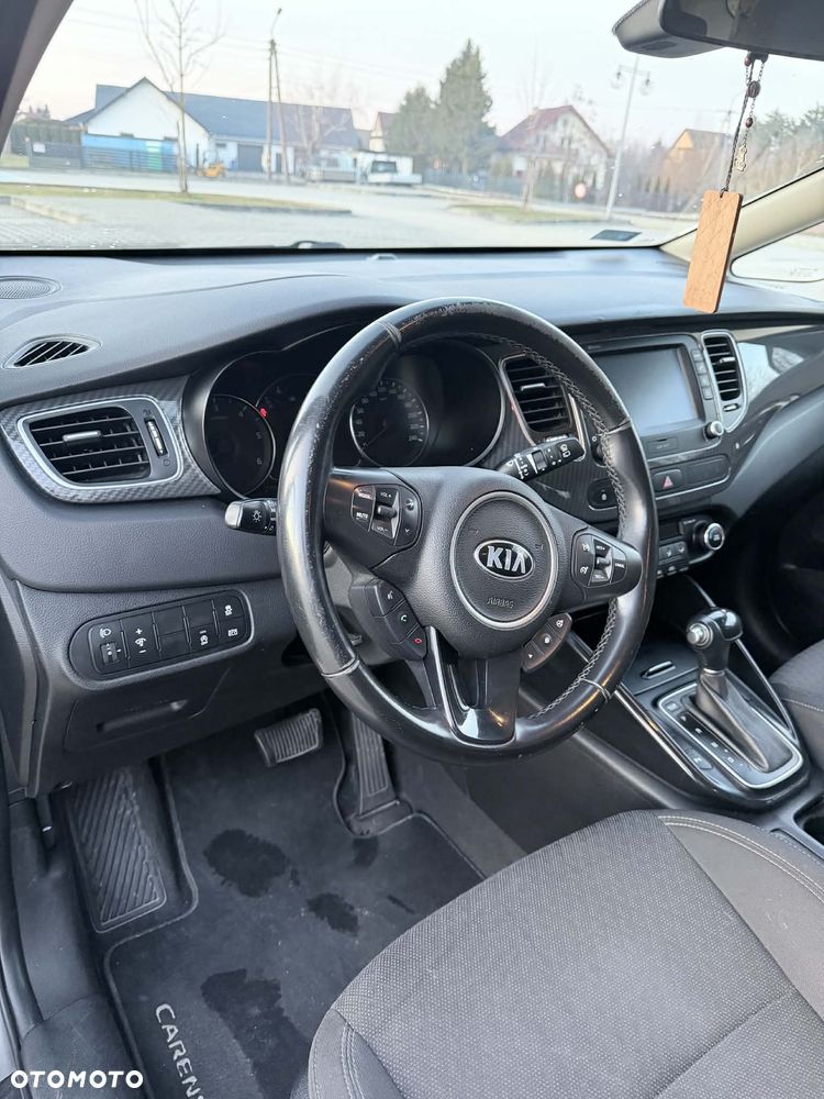 Kia Carens - 26