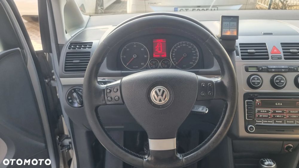 Volkswagen Touran 2.0 TDI Highline - 6